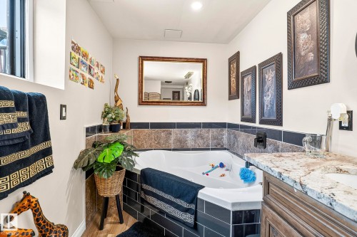 16351 119 Street Nw, Edmonton, AB - Indoor Photo Showing Bathroom