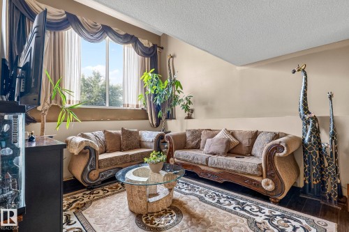 16351 119 Street Nw, Edmonton, AB - Indoor Photo Showing Living Room