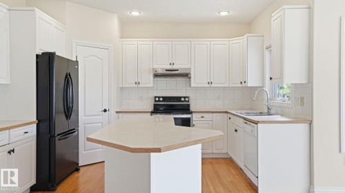 11568 15 Avenue Nw, Edmonton, AB - Indoor Photo Showing Kitchen With Double Sink