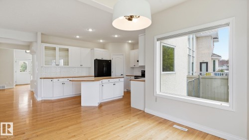 11568 15 Avenue Nw, Edmonton, AB - Indoor Photo Showing Kitchen