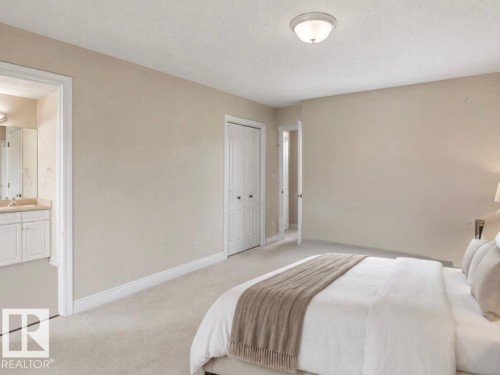 11568 15 Avenue Nw, Edmonton, AB - Indoor Photo Showing Bedroom