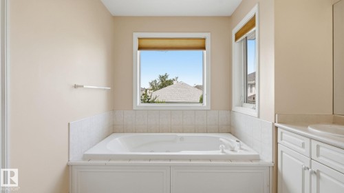 11568 15 Avenue Nw, Edmonton, AB - Indoor Photo Showing Bathroom