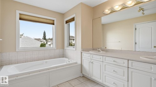 11568 15 Avenue Nw, Edmonton, AB - Indoor Photo Showing Bathroom
