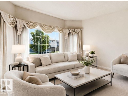 11568 15 Avenue Nw, Edmonton, AB - Indoor Photo Showing Living Room
