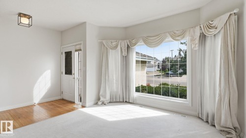 11568 15 Avenue Nw, Edmonton, AB - Indoor