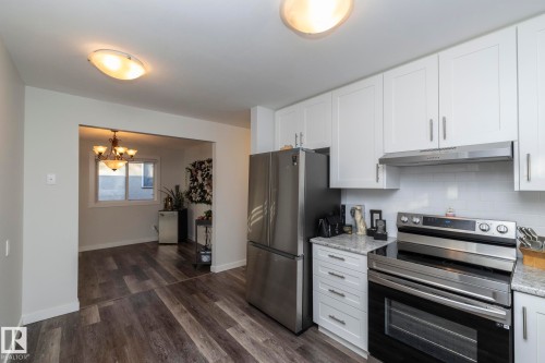 11427 90 Street Nw, Edmonton, AB - Indoor Photo Showing Kitchen