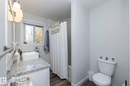 11427 90 Street Nw, Edmonton, AB - Indoor Photo Showing Bathroom