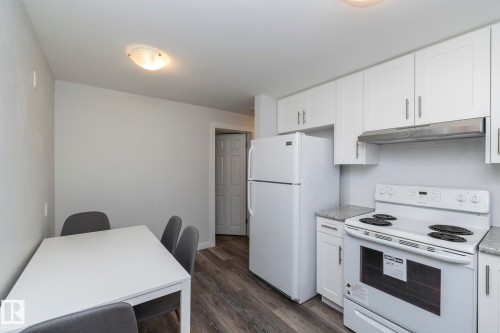 11427 90 Street Nw, Edmonton, AB - Indoor Photo Showing Kitchen