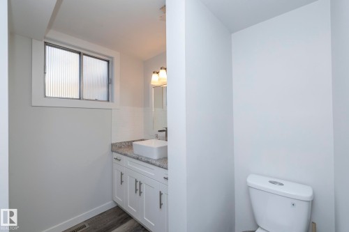 11427 90 Street Nw, Edmonton, AB - Indoor Photo Showing Bathroom