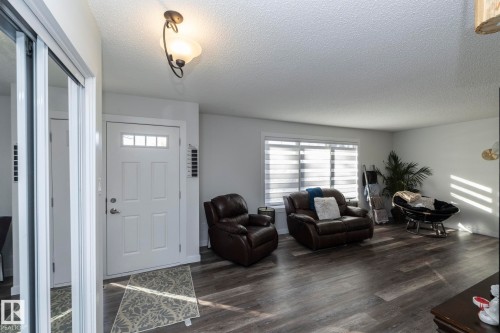 11427 90 Street Nw, Edmonton, AB - Indoor Photo Showing Living Room