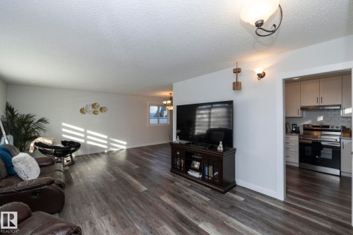 11427 90 Street Nw, Edmonton, AB - Indoor