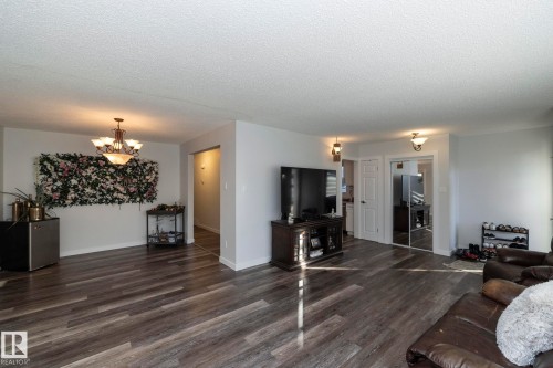 11427 90 Street Nw, Edmonton, AB - Indoor Photo Showing Living Room
