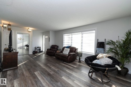 11427 90 Street Nw, Edmonton, AB - Indoor Photo Showing Living Room