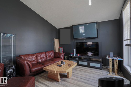 4506 154 Avenue Nw, Edmonton, AB - Indoor Photo Showing Living Room