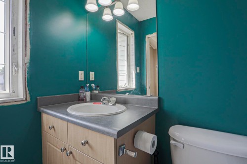 4506 154 Avenue Nw, Edmonton, AB - Indoor Photo Showing Bathroom