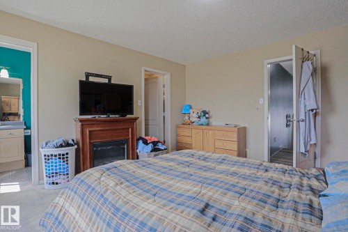 4506 154 Avenue Nw, Edmonton, AB - Indoor Photo Showing Bedroom
