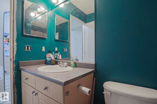 4506 154 Avenue Nw, Edmonton, AB - Indoor Photo Showing Bathroom