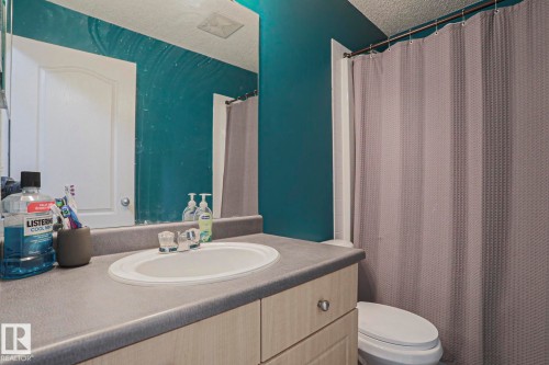 4506 154 Avenue Nw, Edmonton, AB - Indoor Photo Showing Bathroom