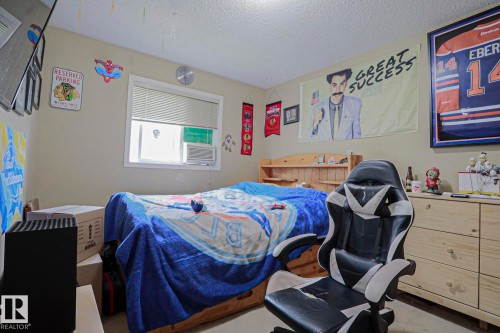 4506 154 Avenue Nw, Edmonton, AB - Indoor Photo Showing Bedroom