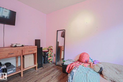 4506 154 Avenue Nw, Edmonton, AB - Indoor Photo Showing Bedroom
