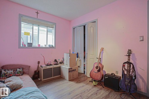 4506 154 Avenue Nw, Edmonton, AB - Indoor Photo Showing Bedroom