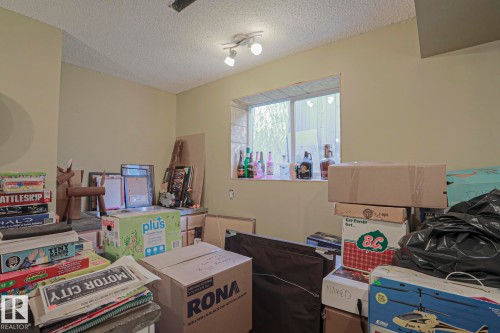 4506 154 Avenue Nw, Edmonton, AB - Indoor