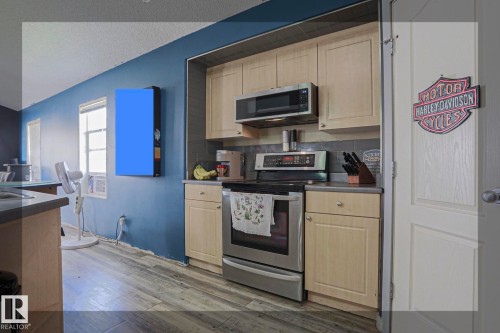 4506 154 Avenue Nw, Edmonton, AB - Indoor Photo Showing Kitchen