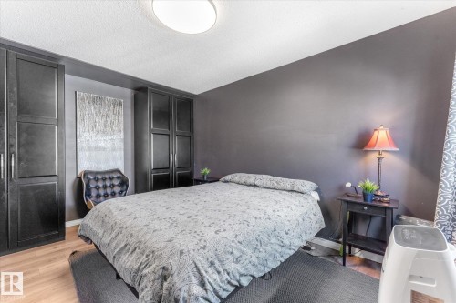 281 Lancaster Terrace Nw, Edmonton, AB - Indoor Photo Showing Bedroom
