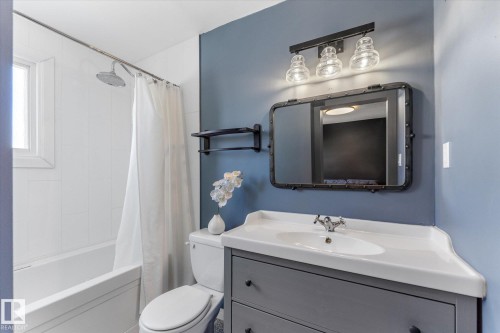 281 Lancaster Terrace Nw, Edmonton, AB - Indoor Photo Showing Bathroom