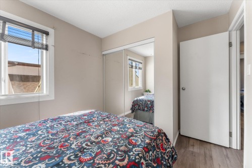 281 Lancaster Terrace Nw, Edmonton, AB - Indoor Photo Showing Bedroom