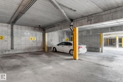 281 Lancaster Terrace Nw, Edmonton, AB - Indoor Photo Showing Garage