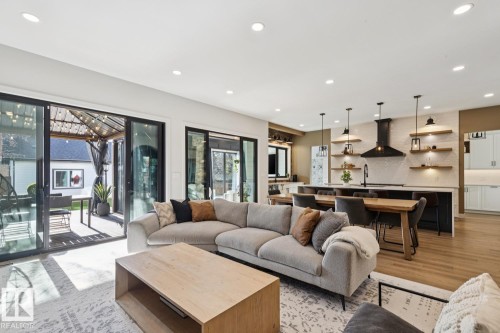10214 125 Street Nw, Edmonton, AB - Indoor Photo Showing Living Room