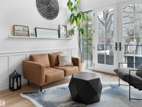 10214 125 Street Nw, Edmonton, AB - Indoor Photo Showing Living Room