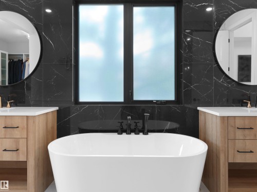 10214 125 Street Nw, Edmonton, AB - Indoor Photo Showing Bathroom