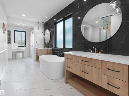 10214 125 Street Nw, Edmonton, AB - Indoor Photo Showing Bathroom