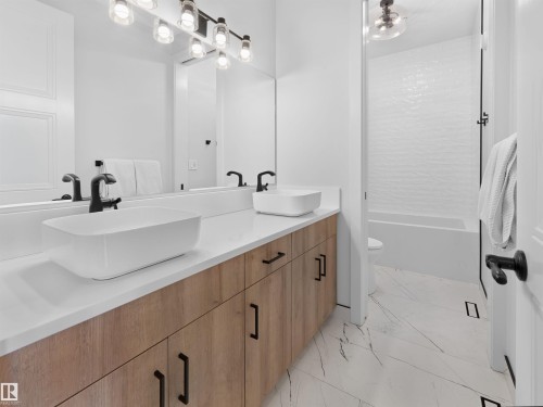 10214 125 Street Nw, Edmonton, AB - Indoor Photo Showing Bathroom