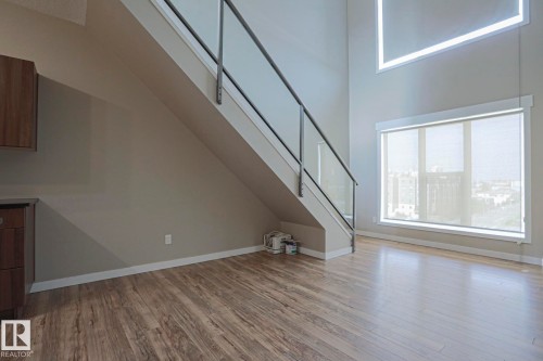 Soaring ceilings with a large transom window - #607 10518 113 St Nw Nw, Edmonton, AB - Indoor Photo Showing Other Room