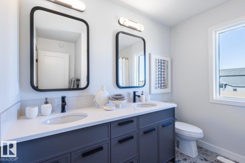 5316 Hawthorn Close Sw, Edmonton, AB - Indoor Photo Showing Bathroom
