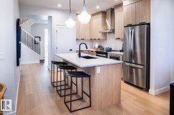 5316 HAWTHORN Close SW Edmonton, AB T6X 3N5