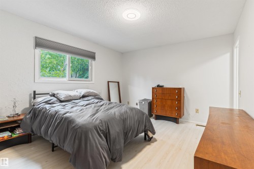 190 Westridge Road Nw, Edmonton, AB - Indoor Photo Showing Bedroom