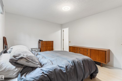 190 Westridge Road Nw, Edmonton, AB - Indoor Photo Showing Bedroom