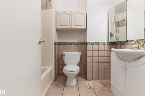 190 Westridge Road Nw, Edmonton, AB - Indoor Photo Showing Bathroom