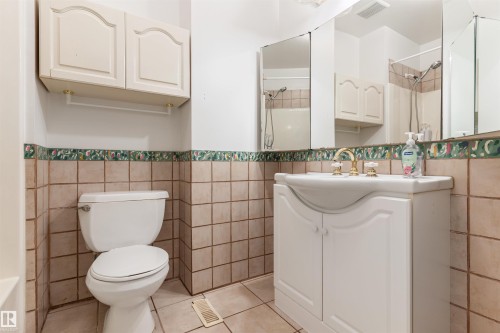 190 Westridge Road Nw, Edmonton, AB - Indoor Photo Showing Bathroom