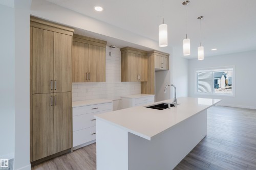 307 Brae Way, Leduc, AB - Indoor Photo Showing Kitchen With Double Sink With Upgraded Kitchen