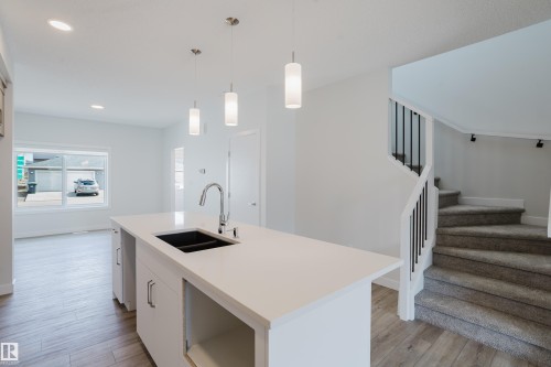 307 Brae Way, Leduc, AB - Indoor Photo Showing Kitchen With Double Sink With Upgraded Kitchen