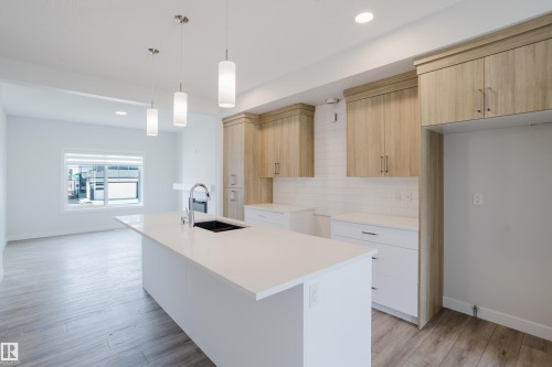 307 Brae Way, Leduc, AB - Indoor Photo Showing Kitchen