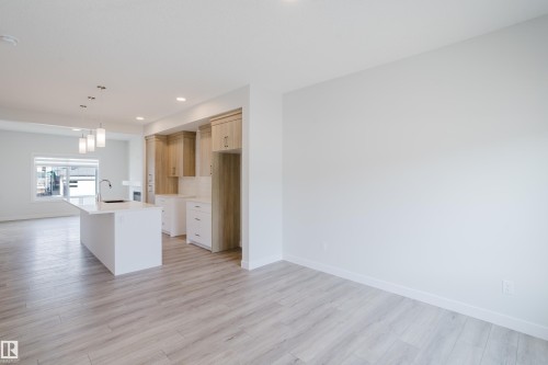 307 Brae Way, Leduc, AB - Indoor Photo Showing Kitchen