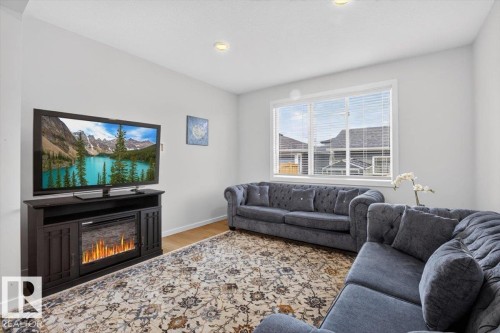 22830 82A Avenue Nw, Edmonton, AB - Indoor Photo Showing Living Room