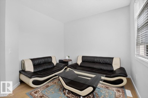22830 82A Avenue Nw, Edmonton, AB - Indoor Photo Showing Living Room