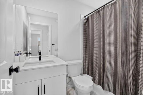 22830 82A Avenue Nw, Edmonton, AB - Indoor Photo Showing Bathroom
